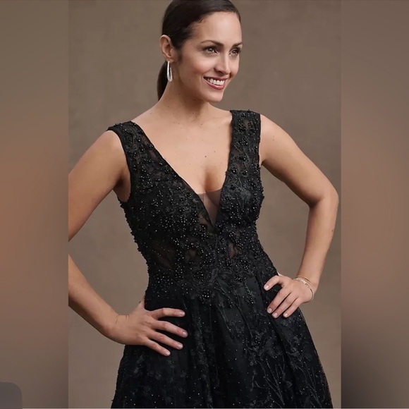 MAC DUGGAL Black Floral Embroidered Illusion V-Neck Gown 14 - Picture 2 of 14